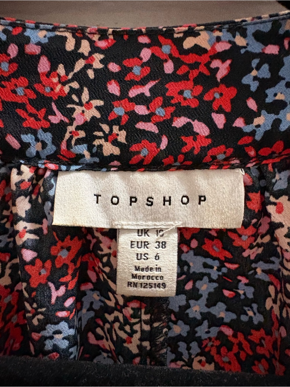 Topshop Red Multi Floral V-Neck Button-Front Peplum Blouse - Picture 3 of 6